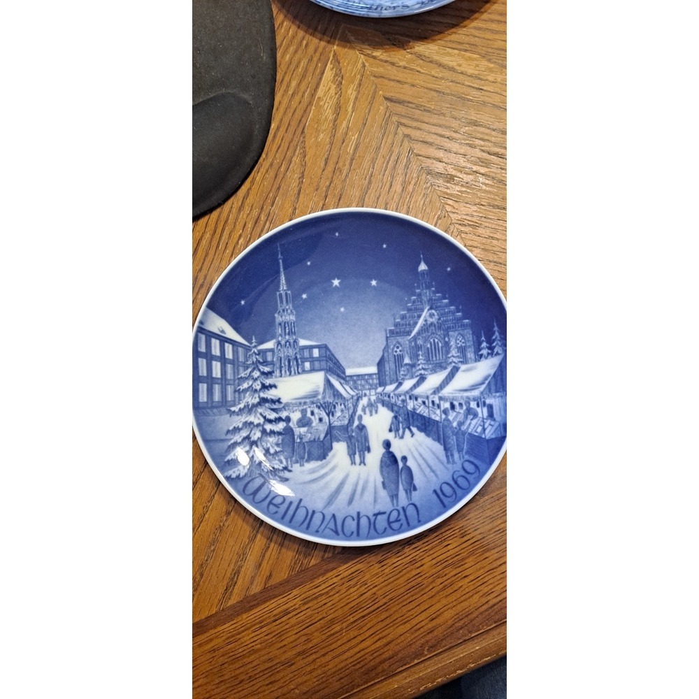 1969 Bareuther Weihnachten (Christmas) Plate: CHRISTMAS MARKET NUREMBERG